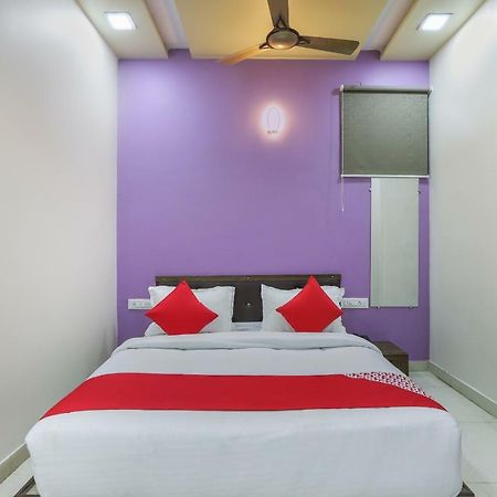 OYO 47110 Hotel Royal Palace Naroda Exterior foto