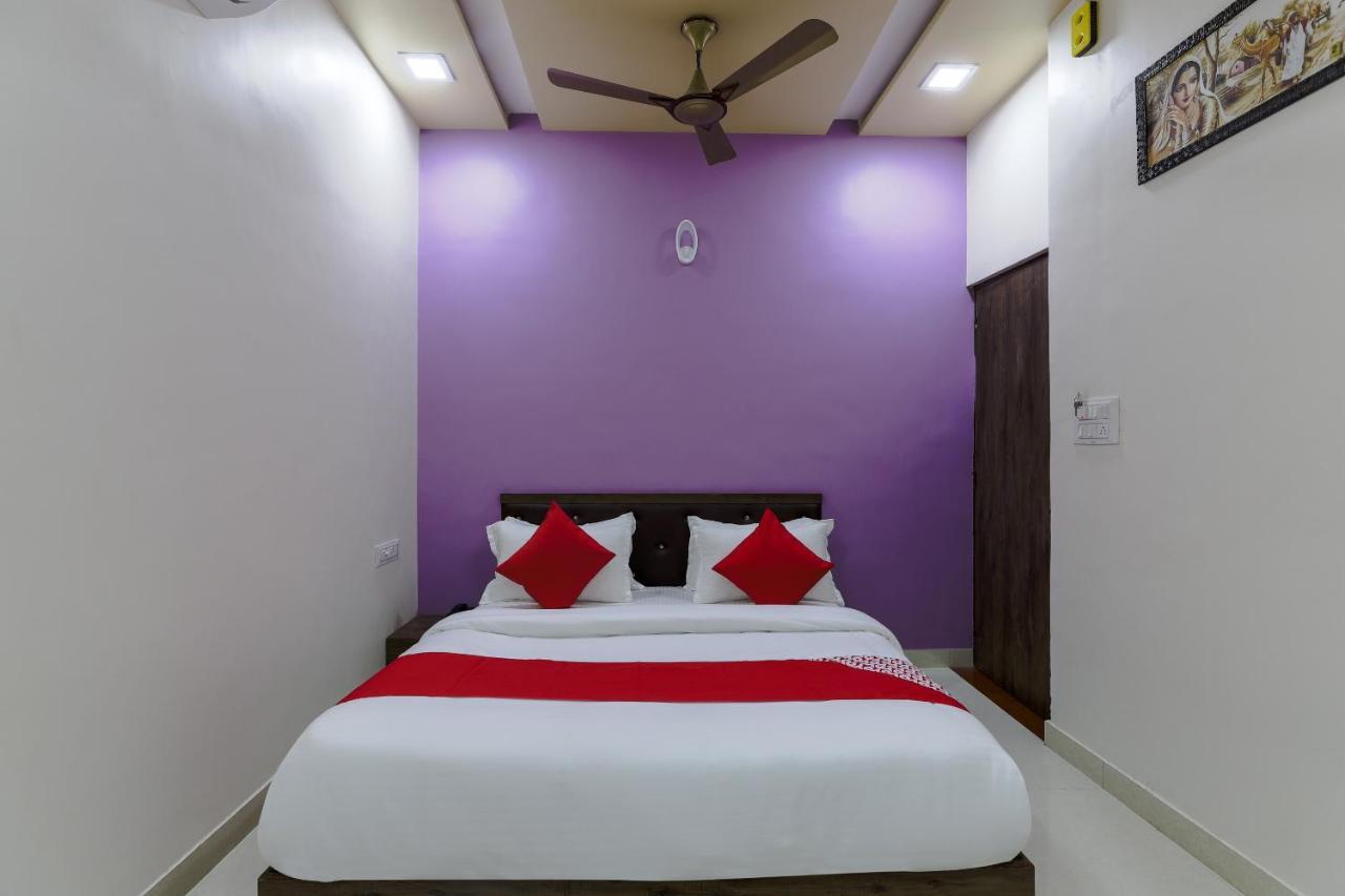 OYO 47110 Hotel Royal Palace Naroda Exterior foto
