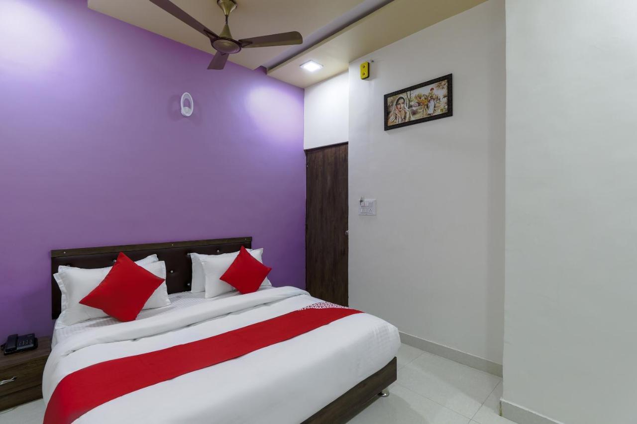 OYO 47110 Hotel Royal Palace Naroda Exterior foto
