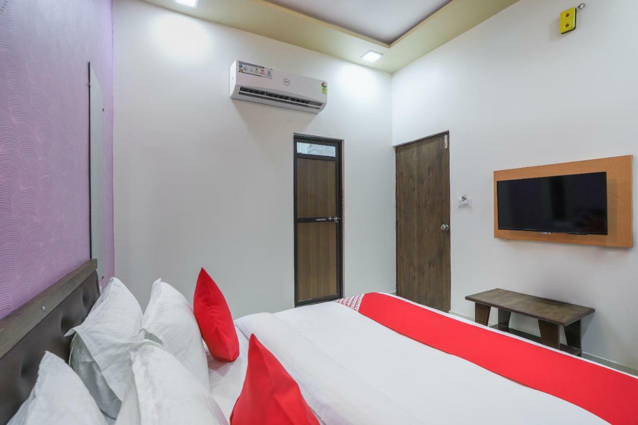 OYO 47110 Hotel Royal Palace Naroda Exterior foto