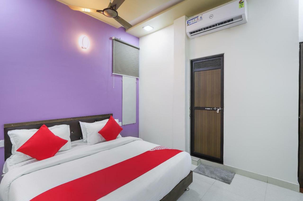 OYO 47110 Hotel Royal Palace Naroda Exterior foto